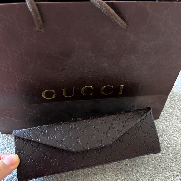 Real Leather Foldable Gucci Eyeglass Case - Picture 1 of 4